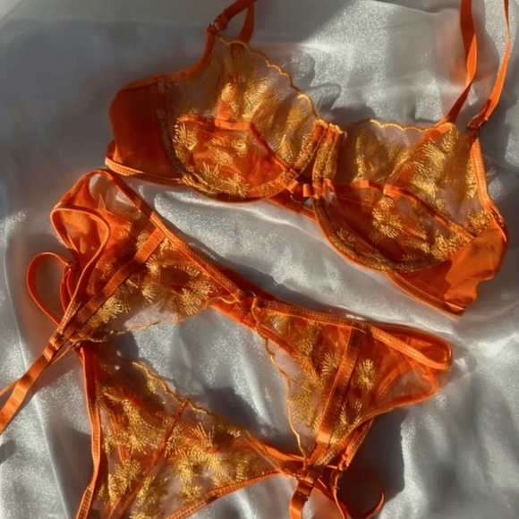 Other - Unndr lingerie set